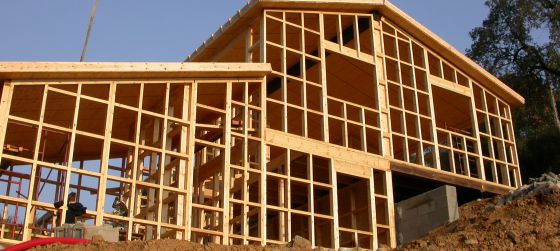 casa de madera en construcción